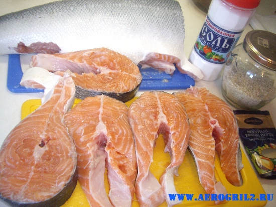 Запеченные стейки лосося с кунжутом