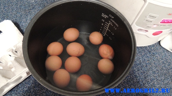 Как варить яйца в мультиварке