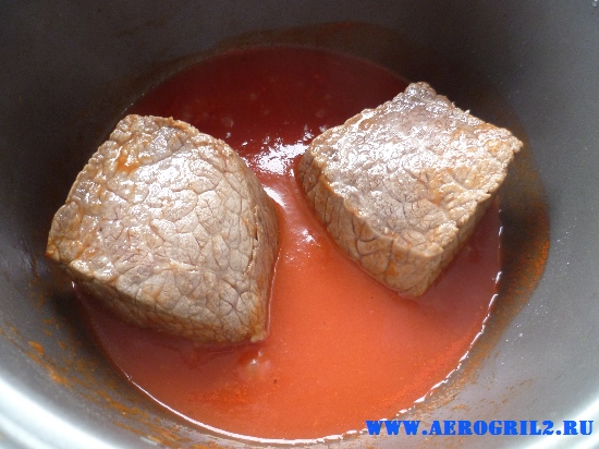 Тушеная говядина в томатном соусе